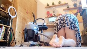 Italian milf vacuums the whole floor of the room and shows you her shapes and dirty feet 720HD