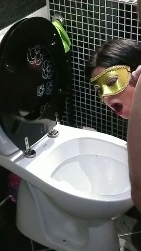 Bbw mother in law sucking dick ower toilet bowl and take hot piss in the mouth   Clip 1