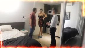 2016 ,perla lopez se coje a los amigos del marido que lo estaban esperando, y se encuentra una super polla , se la mete por todos lados