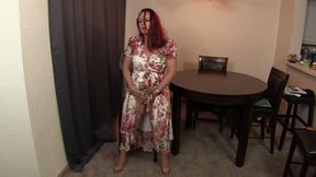 Eve masturbates in stockings and heels