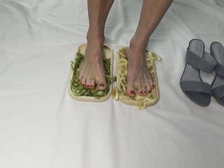 I trample fruits with my feet. Lick my feet