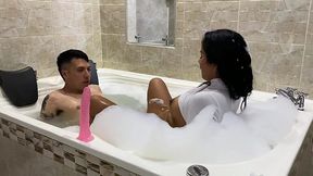 Joven pareja amateur de campo teniendo sexo caliente en vivo