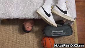 MaleFeetXXX.com - Bearded Maui's shock at waking up to his giant foot being sniffed a