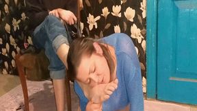 Busty pet worships man's feet WMV