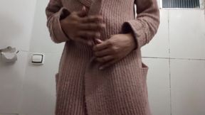I put my panties aside, showed my big clit and masturbated 3