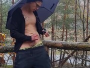 Ich habe mir im wald bei regen ein runter geholt