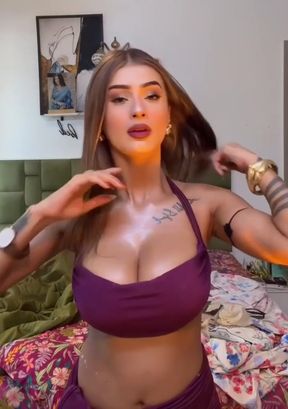 Celebrity Indian GF sucks huge natural tits