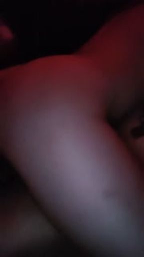 Me la cojo a&nbsp; en su cuarto con luces de color