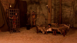 에리카 라이트스피드, 유프라트, 바네사 트웨인은 엉성한 구강성교를 한 후 격렬한 항문성교를 당한다