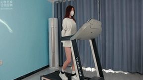 xy150-Chinese girl in handcuffs and shackles walks on a treadmill