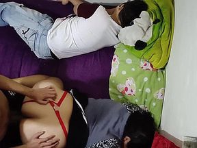 mi mejor amigo se aprovecha mientras yo estoy y se logra follar a mi mujer como toda un gran puta ah