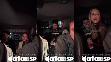 Conheci um gato no barzinho, fiquei de namoradinha e levei-o embora no meu carro, enquanto corno dirigia!