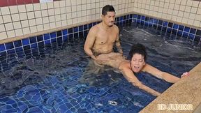 fudendo uma carioca na piscina