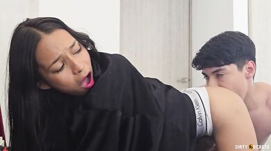 LE ROMPO EL CULO A MI NOVIA POR PRIMERA VEZ POR SER INFIEL