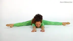 Super Anna - Anna Ocean Super Flexible And Hot Babe