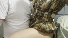 quando vi ele de pau duro nem tirei o vestido ja fui sentando no pau dele