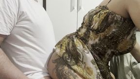 quando vi ele de pau duro nem tirei o vestido ja fui sentando no pau dele