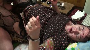 Darkhaired bbw delivers passionate homemade blowjob