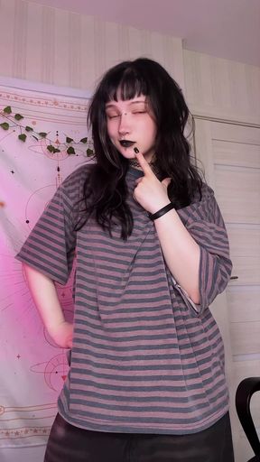No one knows what's hidden under my baggy T-shirt