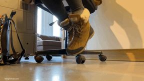KIRA IS IN THE OFFICE IN HER ADIRONDACK UGG BOOTS AND FUNGUS FEET - MP4 HD