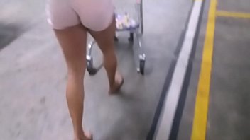 Bianca vai no anivers&aacute_rio do supermercado e olha no que a safada se meteu. Assista mais em XV Red