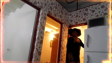 FANATICO VIENE A VER COMO SE FILMA UN VIDEO Y LO HAGO CHUPARME LA CONCHA MIENTRAS ESPERAMOS EMPEZAR A FILMAR