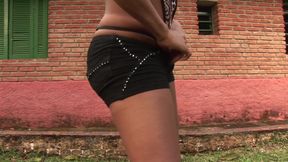 Latina shemale Esmerelda Dias strokes off outdoors