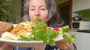 break for a delicious lunch m0