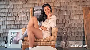 Sexy Amateur Jin Gives Herself An Explosive Orgasm