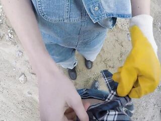 Un ouvrier m'attrape et me baise sur un chantier... Lily_Jack