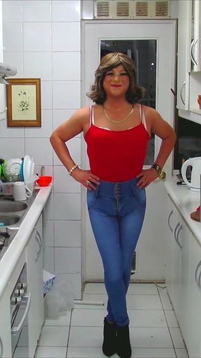 Amateur Crossdresser Fernanda Gomez Testin Push up Jeans