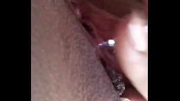 Amateur girl penetrates her peehole for the first time