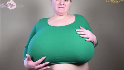Sarah rae - Green Top Flexing and Bouncing