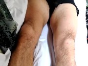 ムラムラして乳首をいじり始める