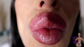 Jerk to step-mommy's big lips and sweet kisses