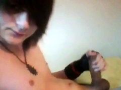 18 yo EMO boy cums on cam