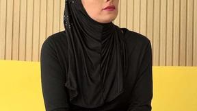 ”Sexy babe in hijab doesn't wear panties”