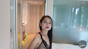 Thai gogo bar girl fucks a stranger no condom