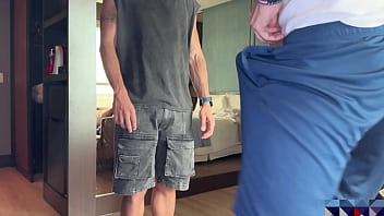 Mi culo es visitado por una verga XXL monstercock