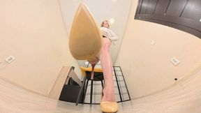 Gwen - sexy high-heeled pumps VR 360 8K
