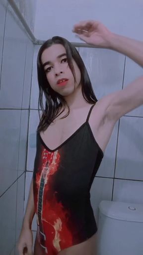 She Carlazinha in a swimsuit and panties stuck in her ass
