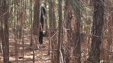Bruxa ordena que, turista perdido na floresta faça ela ter um orgasmo pra nao ser enfeitiçado! Halloween