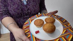 giantess will eat 3 muffins with one gummy bear m0