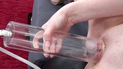 Cassie Fire pumps her pussy with a machine and masturbates