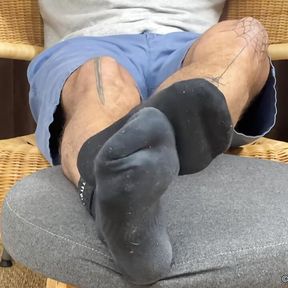 Handsome Luca R shows off his delicious feet solo