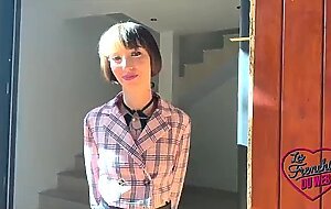 Oney, tatoueuse sexy, ne jure que par le sexe anal