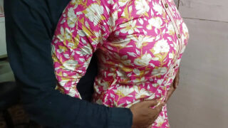 A una jovencita caliente de 18 años le follan el culo con fuerza