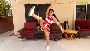 cheerleader coach sushii xhyvette wetting her panties