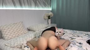 Eva Jerks off with a Dildo While the Guy Is Not at Home