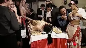 Big bi girl delivers an incredible fuck